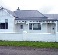 Calgary House  Cottage Accommodation - Hervey Bay Accommodation