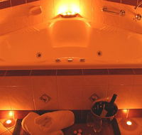 Anglesea Overboard Seaside Cottage - Hervey Bay Accommodation