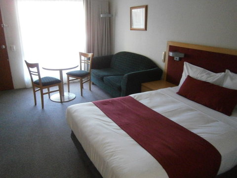 George Bass Motor Inn - Hervey Bay Accommodation 0