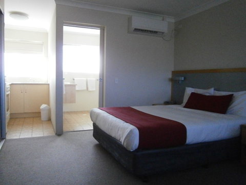 George Bass Motor Inn - Hervey Bay Accommodation 1