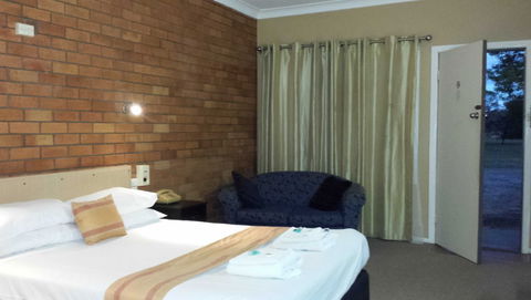 AA Hilldrop Motor Inn - Hervey Bay Accommodation 0