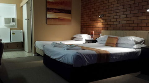AA Hilldrop Motor Inn - Hervey Bay Accommodation 5