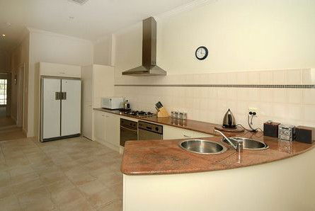 Michelle's Garden Apartments - Hervey Bay Accommodation 4