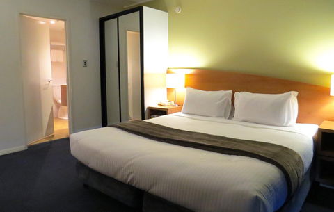 Waldorf Apartment Hotel - Hervey Bay Accommodation 0