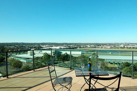 Waldorf Apartment Hotel - Hervey Bay Accommodation 1