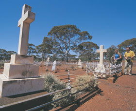 Old Pioneer Cemetery Coolgardie - Tourism Hervey Bay 0