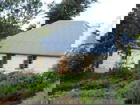 Dingley Dell Cottage - Hervey Bay Accommodation 0
