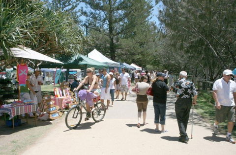 Coolangatta Beachfront Markets - Hervey Bay Accommodation 5
