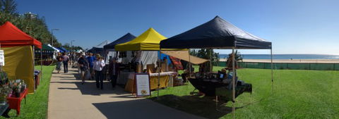 Coolangatta Beachfront Markets - Hervey Bay Accommodation 7