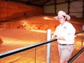 Dinosaurs And Opals Four Wheel Drive Track - Hervey Bay Accommodation 0
