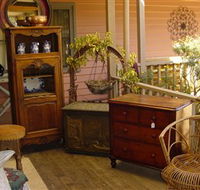 Watson's Creek Antiques  Cafe