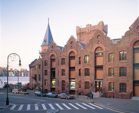 Ken Done Gallery - Tourism Hervey Bay 0