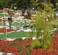 18 Hole Mini Golf - Club Husky - Hervey Bay Accommodation