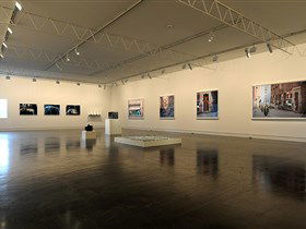 Hugo Michell Gallery - Hervey Bay Accommodation 1