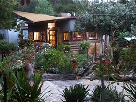 Magpie Springs - Tourism Hervey Bay 0