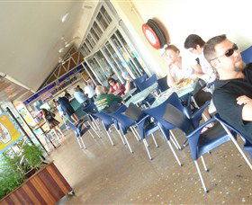 Beachfront Hotel - Hervey Bay Accommodation 3