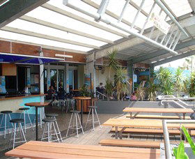 Beachfront Hotel - Hervey Bay Accommodation 1