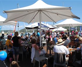 Live Entertainment At Magnetic Island - Tourism Hervey Bay 2