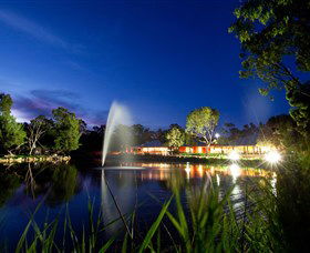 Savannah Visitor Plaza, Taronga Western Plains Zoo Dubbo - Hervey Bay Accommodation 3
