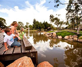 Savannah Visitor Plaza, Taronga Western Plains Zoo Dubbo - Hervey Bay Accommodation 7