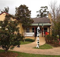 Australian Alpaca Barn - Hunter Valley Gardens