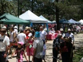 Burleigh Art And Craft Markets - Tourism Hervey Bay 3