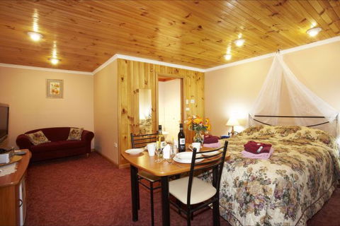 NorthEast Restawhile Bed And Breakfast - Hervey Bay Accommodation 9