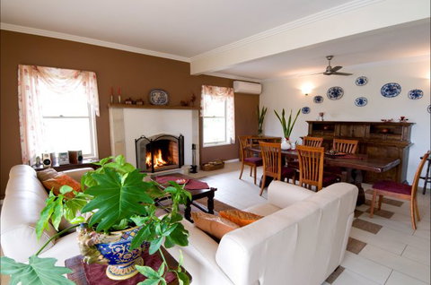 Villa Cavour Bed And Breakfast - Hervey Bay Accommodation 3