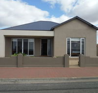 Stansbury Beach House - Hervey Bay Accommodation