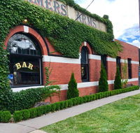 Farmers Arms Hotel  Art Suites Daylesford - Hervey Bay Accommodation