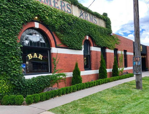 Farmers Arms Hotel & Art Suites Daylesford - Hervey Bay Accommodation 0