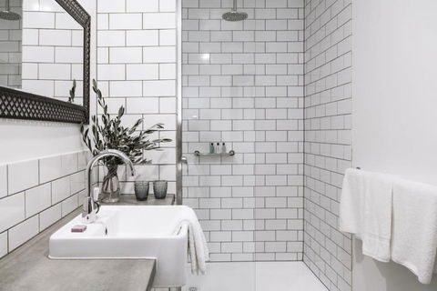 Farmers Arms Hotel & Art Suites Daylesford - Hervey Bay Accommodation 7