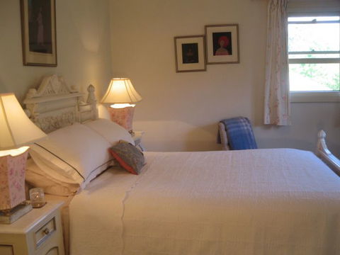 Trafalgar Bed And Breakfast And Annie's Cottage - Hervey Bay Accommodation 0