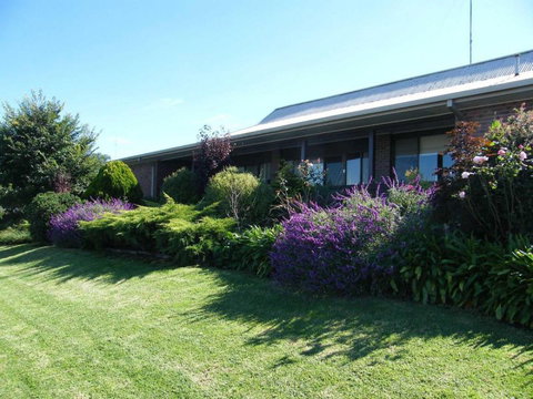 Boomers Guest House Hamilton - Hervey Bay Accommodation 3