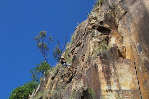 Abseiling The Kangaroo Point Cliffs In Brisbane - Hervey Bay Accommodation 2