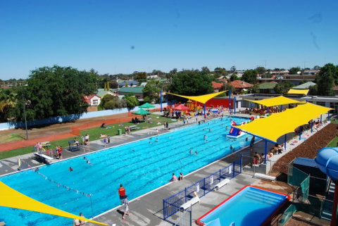 Holland Park Pool - Hervey Bay Accommodation 1