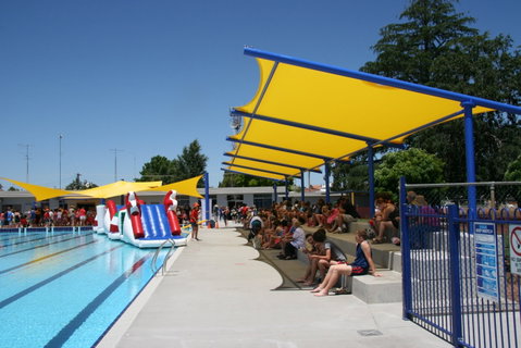 Holland Park Pool - Hervey Bay Accommodation 2