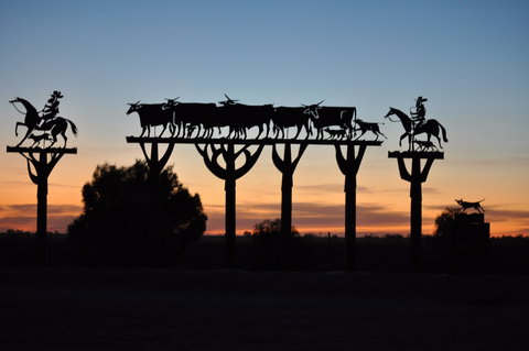 Long Paddock - Cobb Highway Touring Route - Tourism Hervey Bay 0