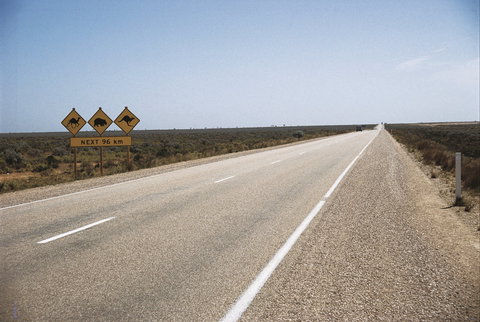 Eyre Highway - Tourism Hervey Bay 0