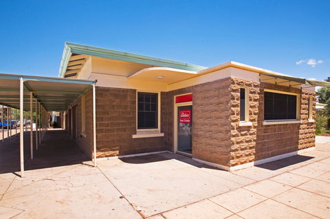 Former Alice Springs Telegraph Repeater Station And Post Office. - Hervey Bay Accommodation 0