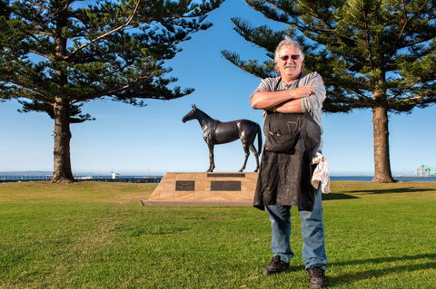 Makybe Diva Statue - Hervey Bay Accommodation 2
