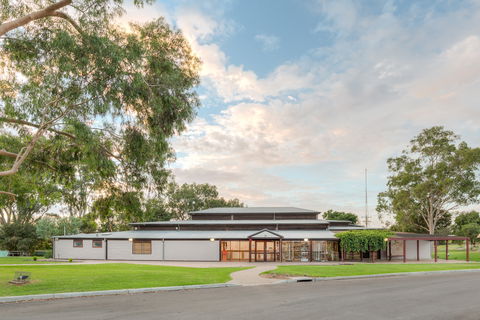 Swan Hill Regional Art Gallery - Hervey Bay Accommodation 0