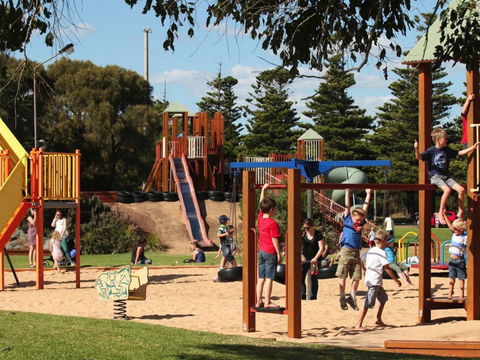 Lake Pertobe - Hervey Bay Accommodation 0