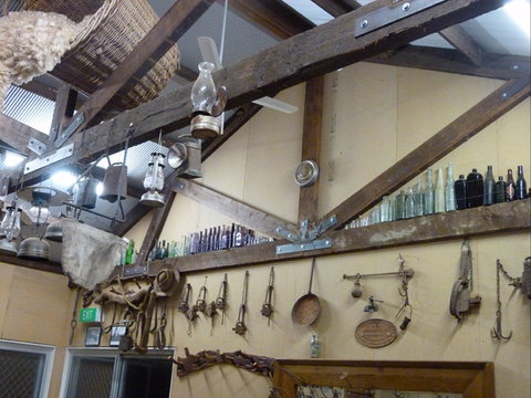 Shindy's Inn - Tourism Hervey Bay 0