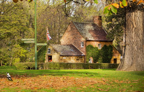 Cooks' Cottage - Hervey Bay Accommodation 0
