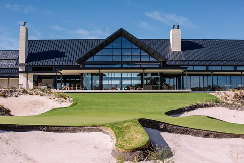 Peninsula Kingswood Country Golf Club - Hervey Bay Accommodation 0