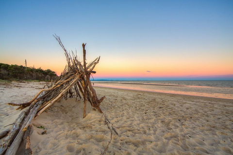 Red Beach - Hervey Bay Accommodation 0