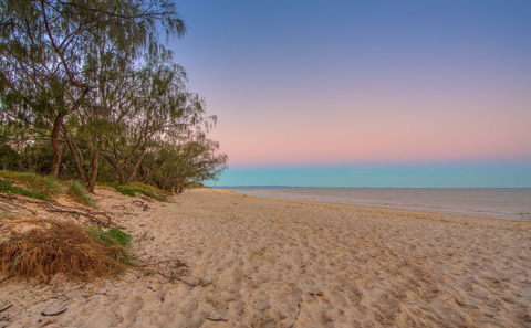Red Beach - Hervey Bay Accommodation 2