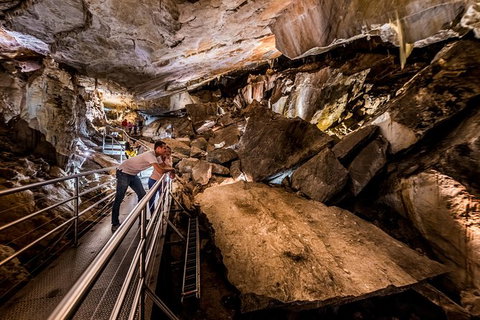 Jenolan Caves: Lucas Cave Tour - Hervey Bay Accommodation 3