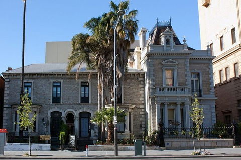 Adelaide Airport Transfers : Airport ADL To Adelaide City In Luxury Car - Tourism Hervey Bay 4